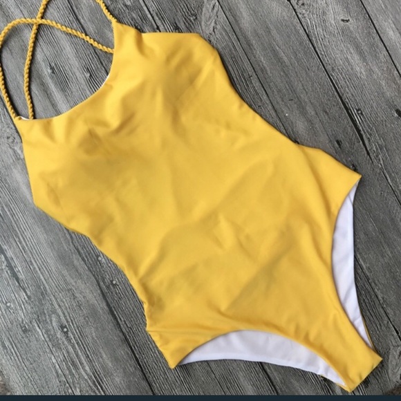 ***SOLD*** one piece swimsuit monokini - Picture 2 of 4